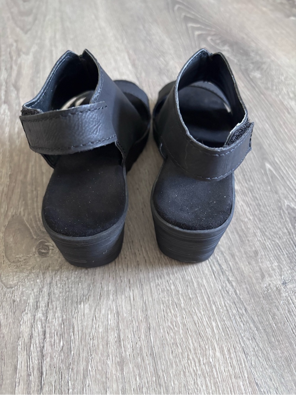 AEROSOLES Black Leather Open-Toe Slingback Sandals - Picture 2 of 5
